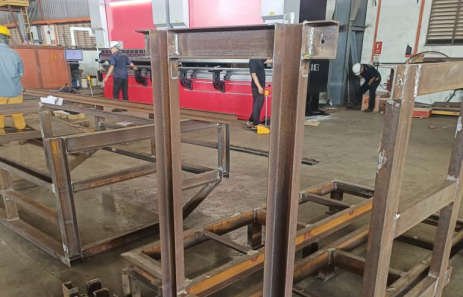 Steel frames in the workshop - FEYANA